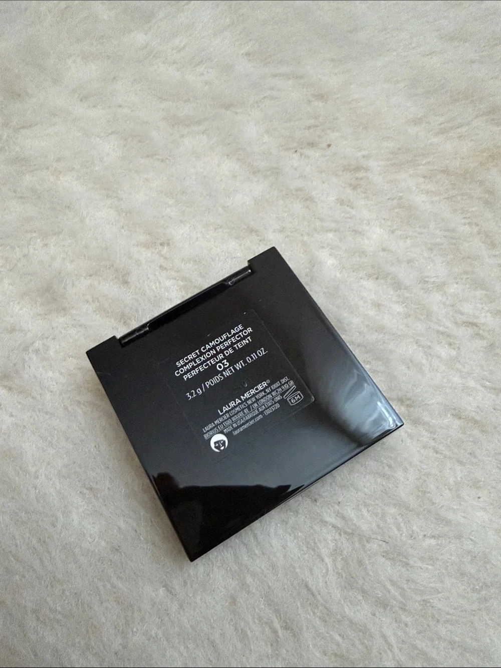 Laura Mercier Secret camoflauge in shade 03